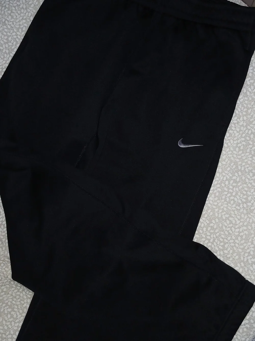 Nike lightweight black